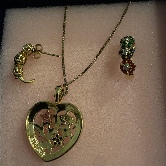 Elegant Heart Pendant Necklace and Earring Set - Picture 2 of 2